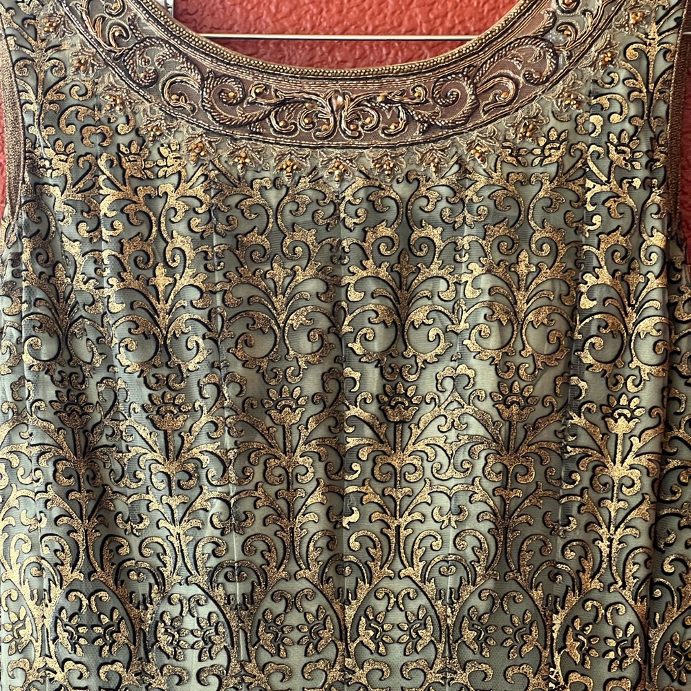 Beautiful olive green and gold Indian gown. Size medium.